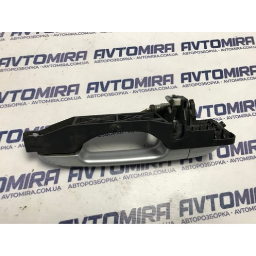 Ручка дверки задньої лівої наружна Hyundai i30 (колір 2R) 2007-2012 826551H000